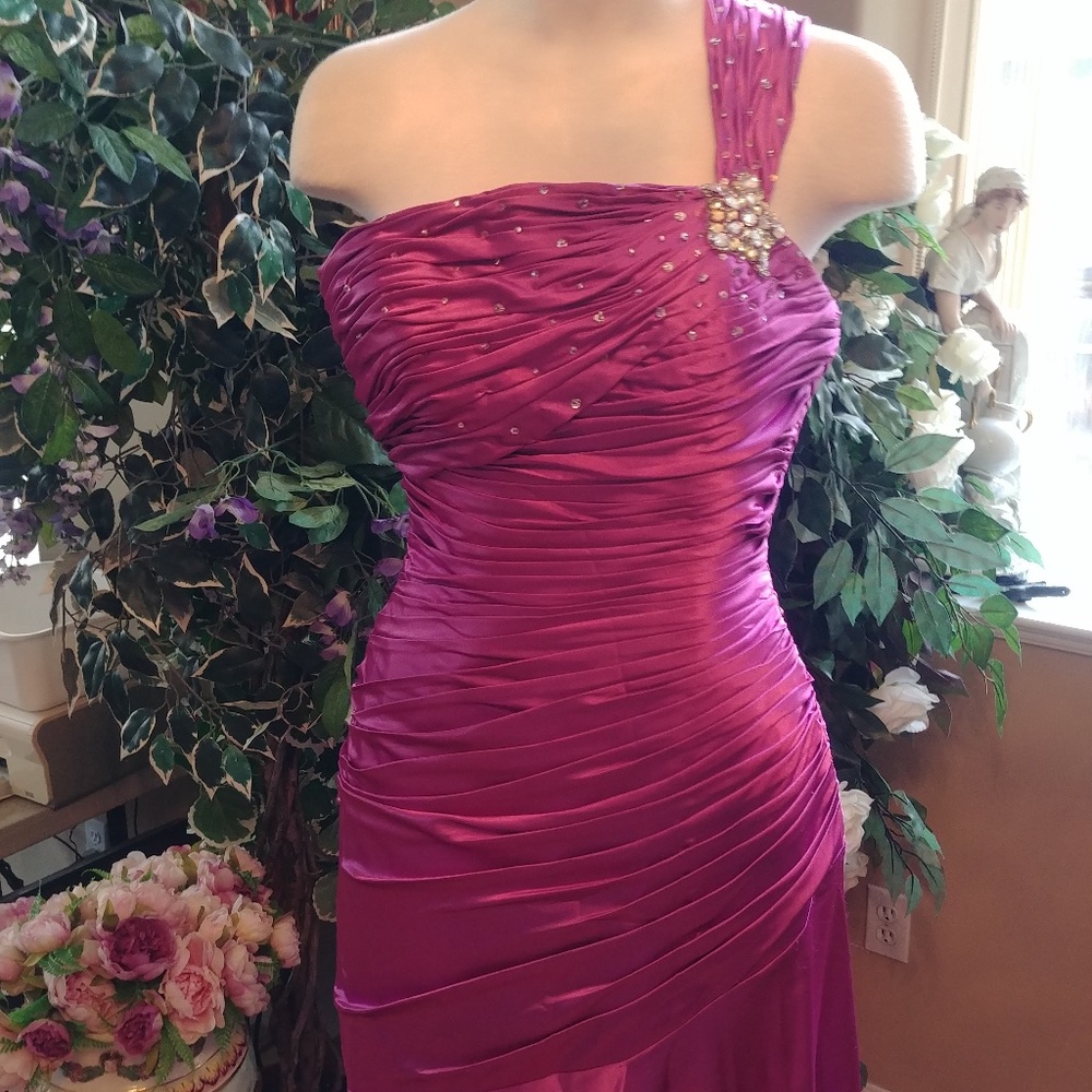 JOLI PROM PINK WITH SEQUINS/BEADS SIZE 8